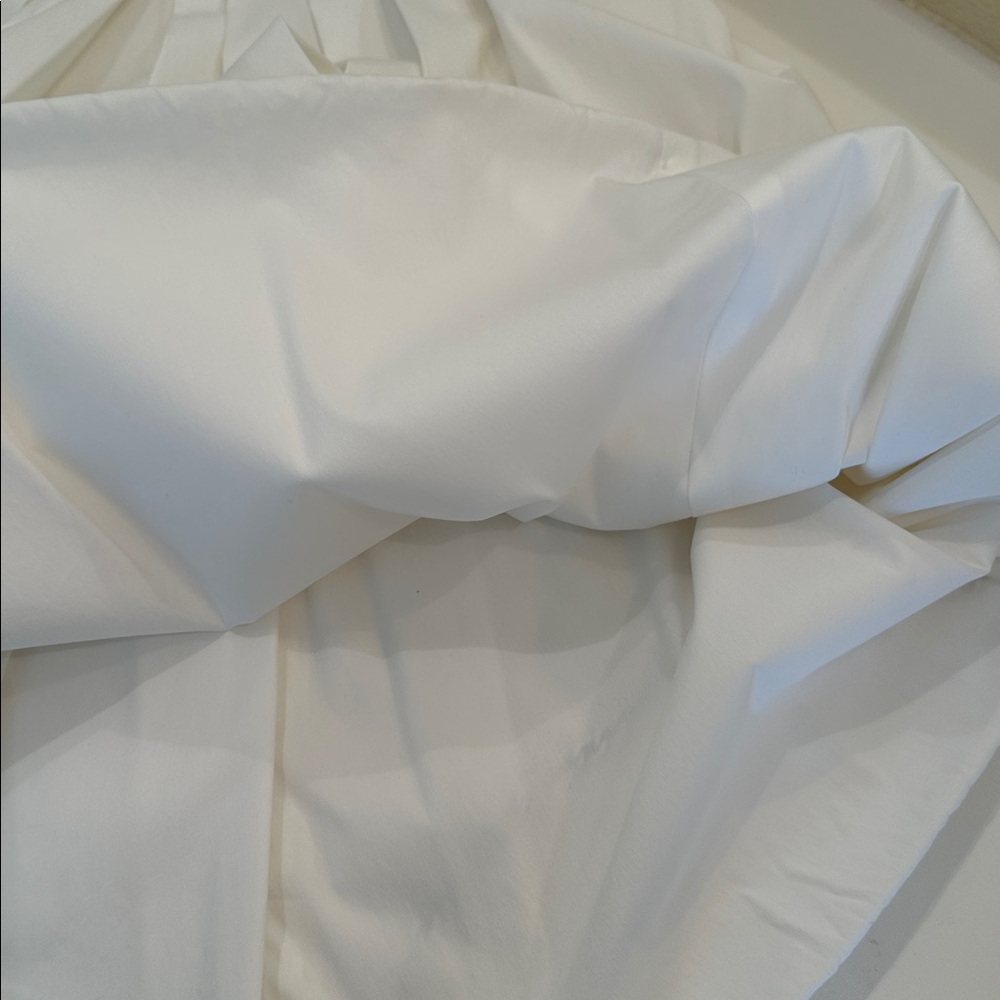 New Elie Tahari White A-Line Skirt. Size 4. - Picture 7 of 9